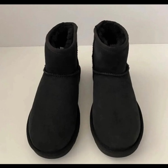 Ugg Classic mini boots size 6 - Picture 3 of 7